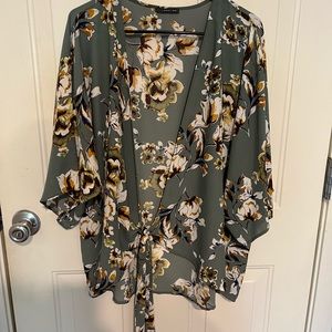 Light weight floral kimono